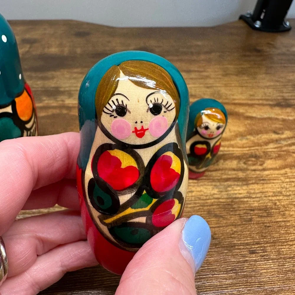 Vintage Russian Nesting Dolls Matryoshka Hand Painted Wood Set of 3 Teal Red